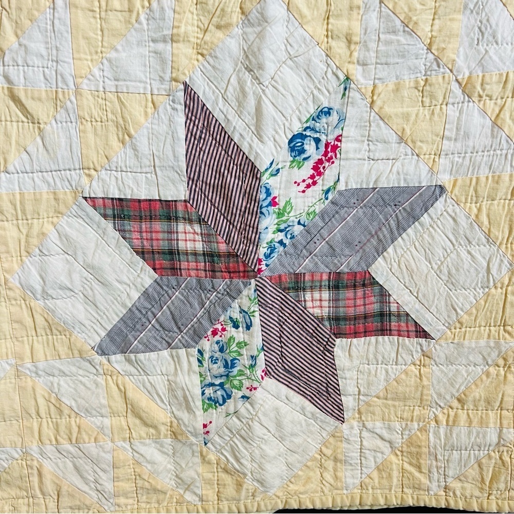 90”x50” Vintage from 1940’s Eight Point Star Hand Stitched Cotton Quilt. - Picture 6 of 12